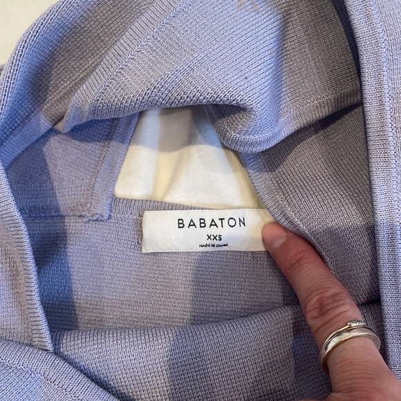 Aritzia babaton light purple crop top - Picture 2 of 2